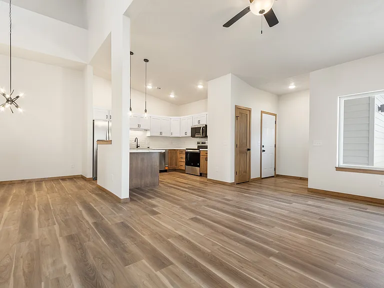 2407 E Jetty Pl — Photo 3