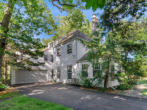 2nd image of 550 Sheridan Rd