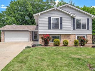 128 Spring Leaf Dr, Saint Peters, MO 63376