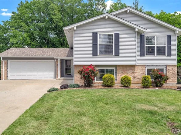 128 Spring Leaf Dr, Saint Peters, MO 63376