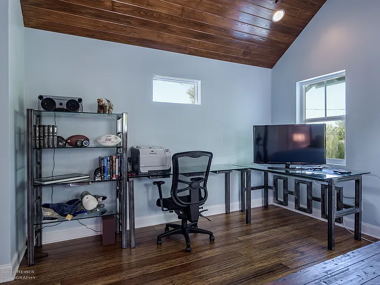 416 Louisa St — Photo 13