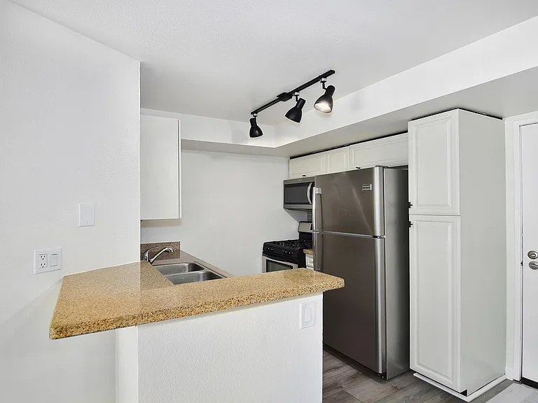 21500 Burbank Blvd #307 — Photo 4