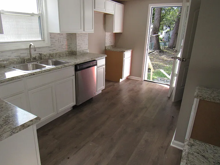 320 Zeller Ave — Photo 8