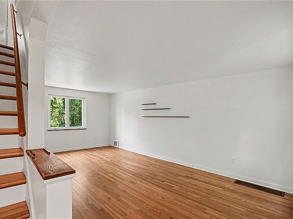 4th image of 284 Barclay Ave