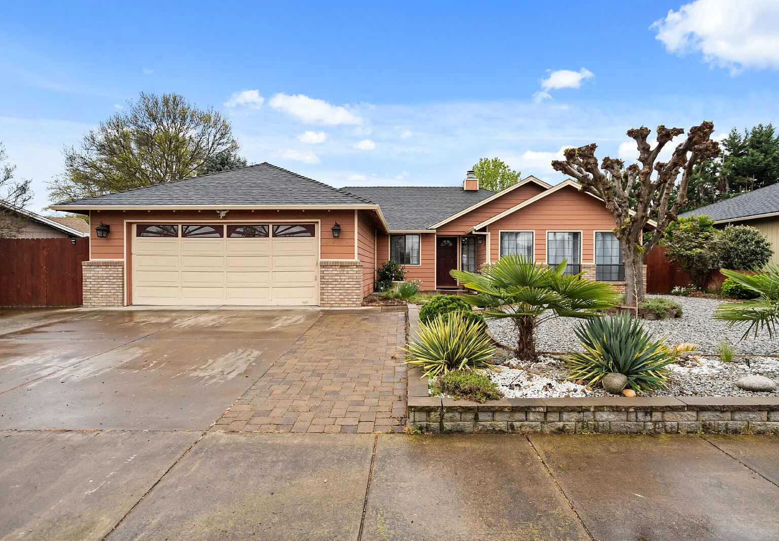 For Rent: Spacious Single Family Home in Medford, Oregon — Photo 3