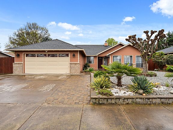 2nd image of 2360 Temple Dr
