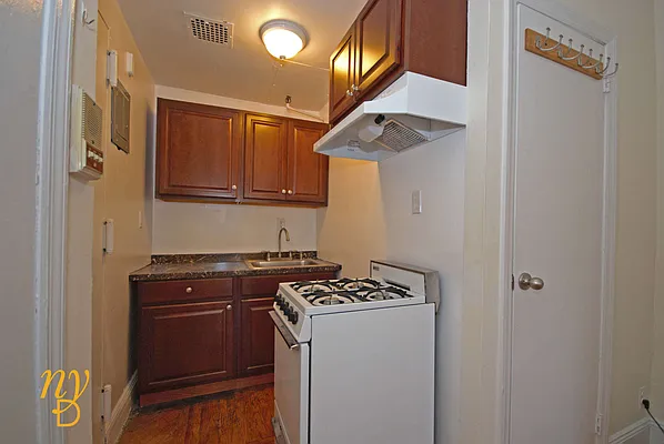 Rented by New York Dwellings LLC | media 30