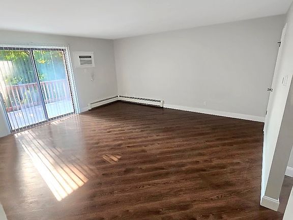 3rd image of 136 N Lake St APT 3