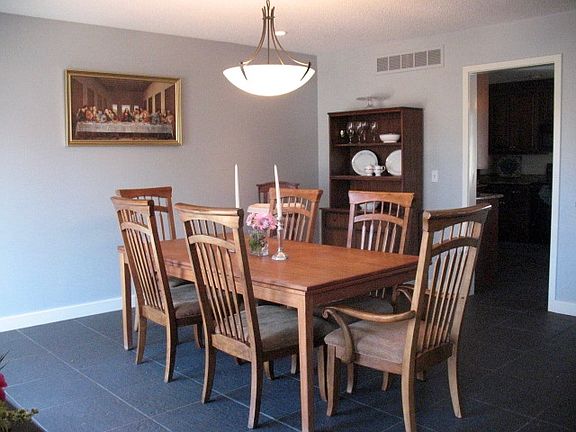 5th image of 2404 Woodridge Ct