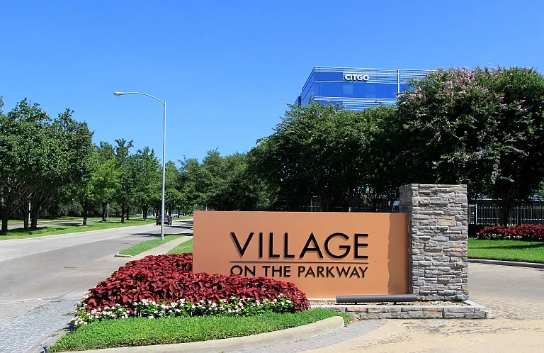 Village on the Parkway Apartments — Photo 41