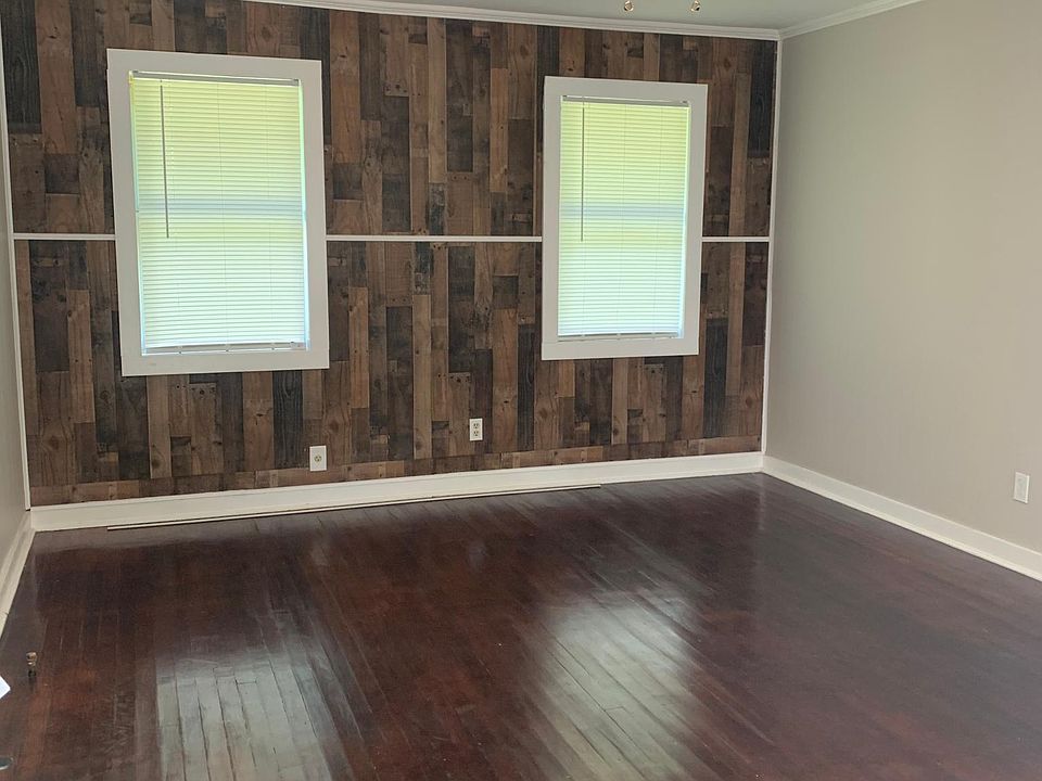 2nd image of 1307 Martha Ln