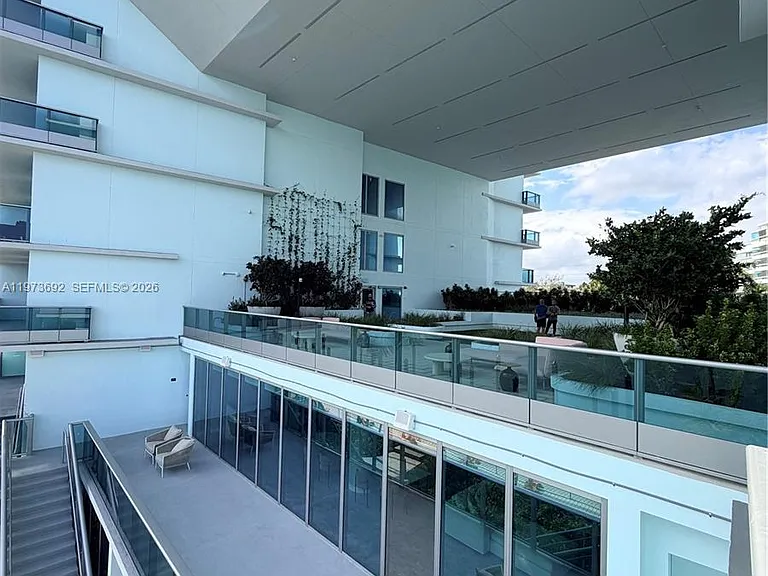9221 E Bay Harbor Dr #307 — Photo 21