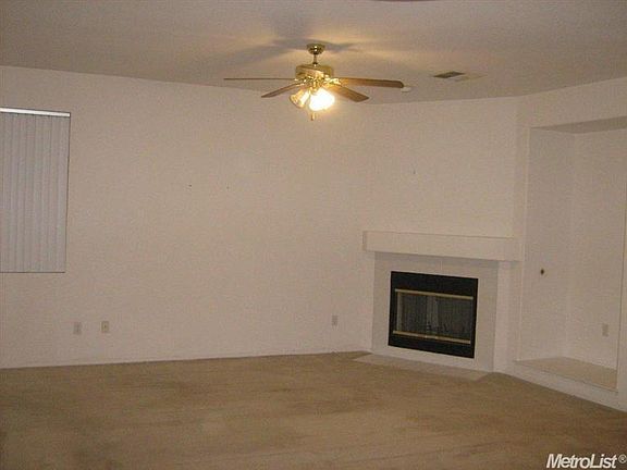 3rd image of 390 Nutcrest Ct