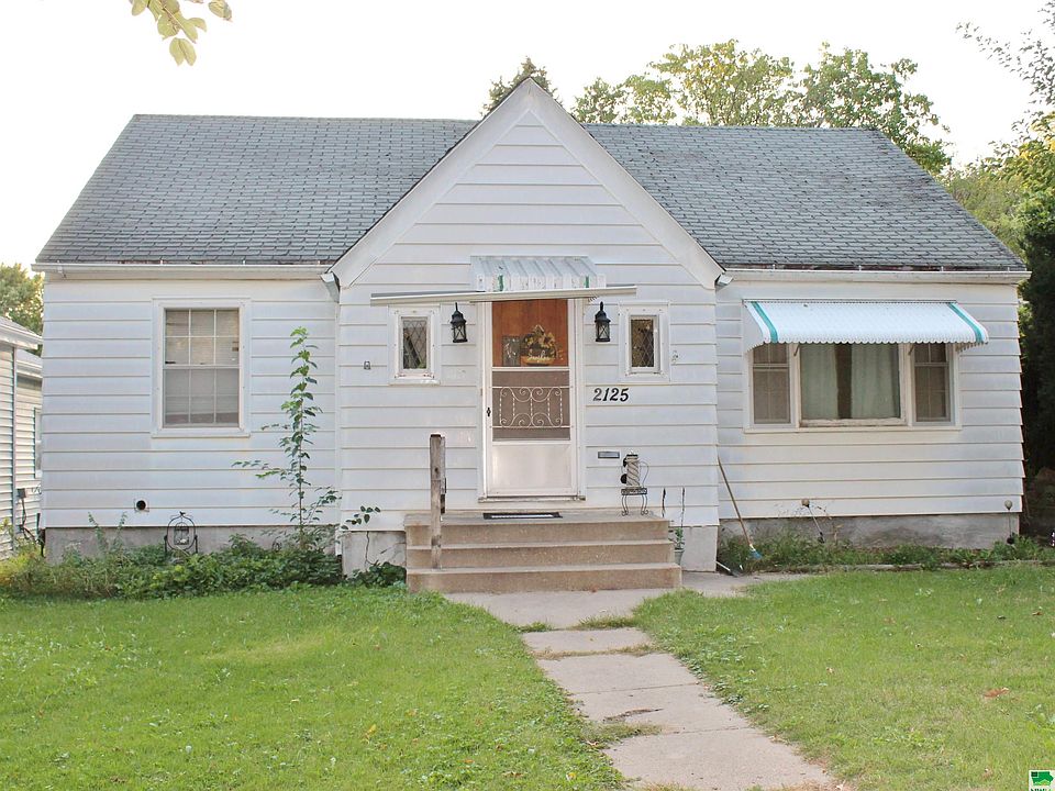 1st image of 2125 Douglas St