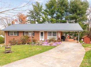 1011 Dundee Dr, Radford, VA 24141