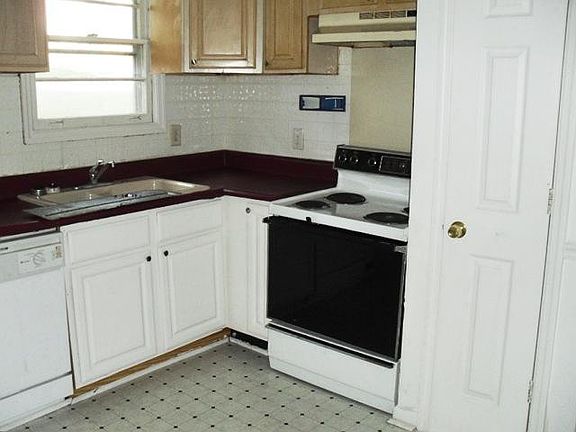 5th image of 952 Strouse Ave