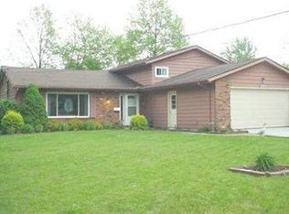 7069 Barton Rd, North Olmsted, OH 44070