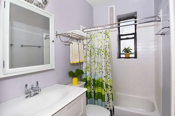 Sold by Brooklyn Bridge | media 7