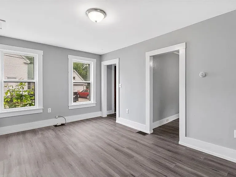 28 & 30 Butler St #30 — Photo 8