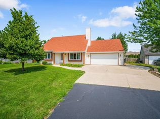 6829 Bobolink Rd, Racine, WI 53402