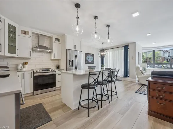 688 Preston Pkwy #101, Cambridge, ON N3H 5K6