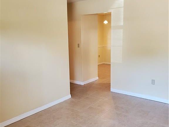 2nd image of 3150 Lakeview Dr