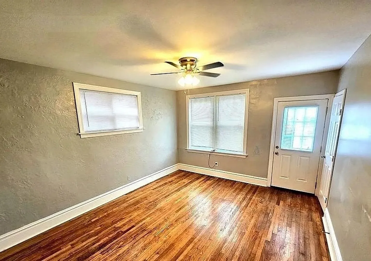 3712 2nd Floor Winnebago Street — Photo 3