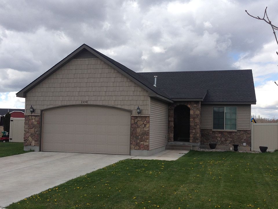 2nd image of 1550 Stone Hedge Ct