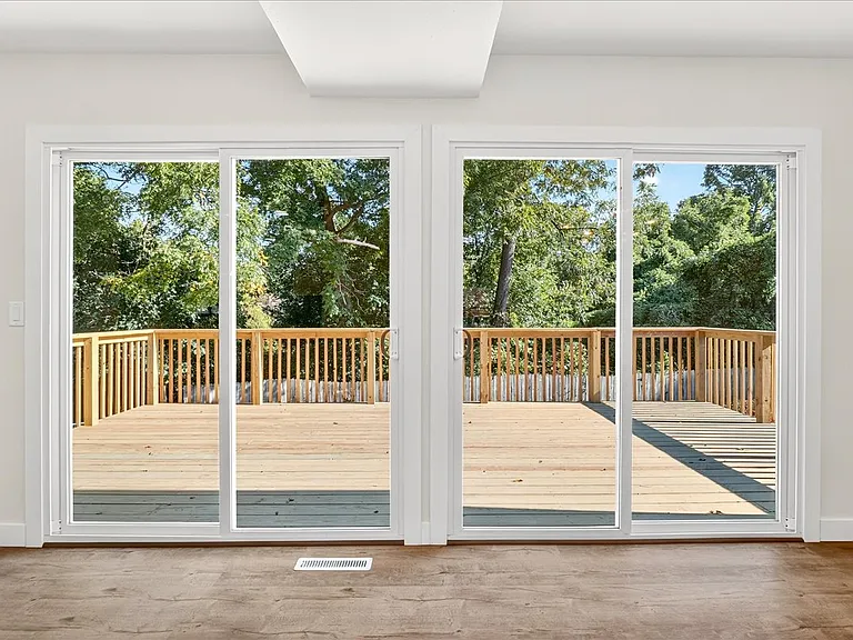 208 Coral Dr — Photo 8