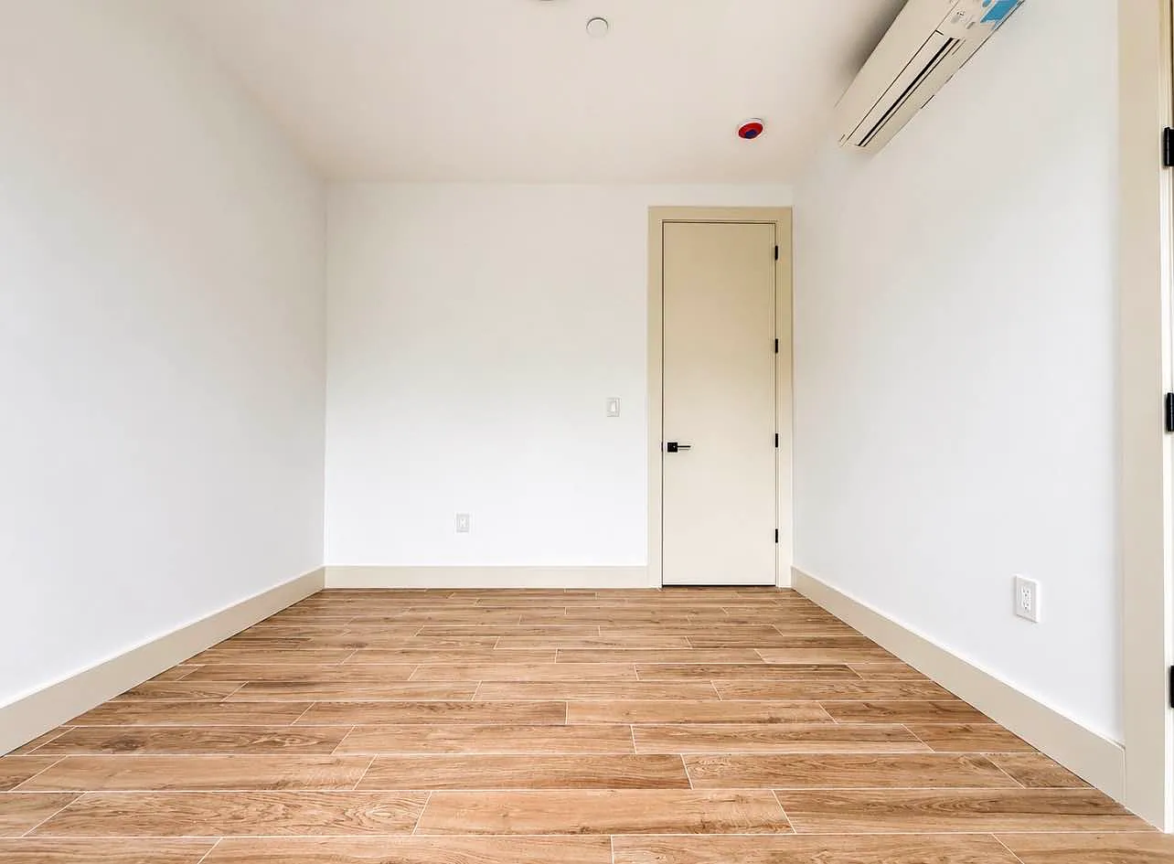 452 East 26th Street — Photo 4