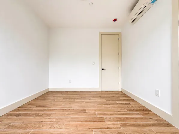 452 East 26th Street image 1 of 7