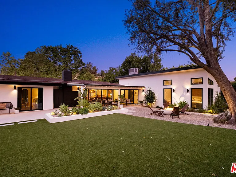 4735 Degovia Ave — Photo 28