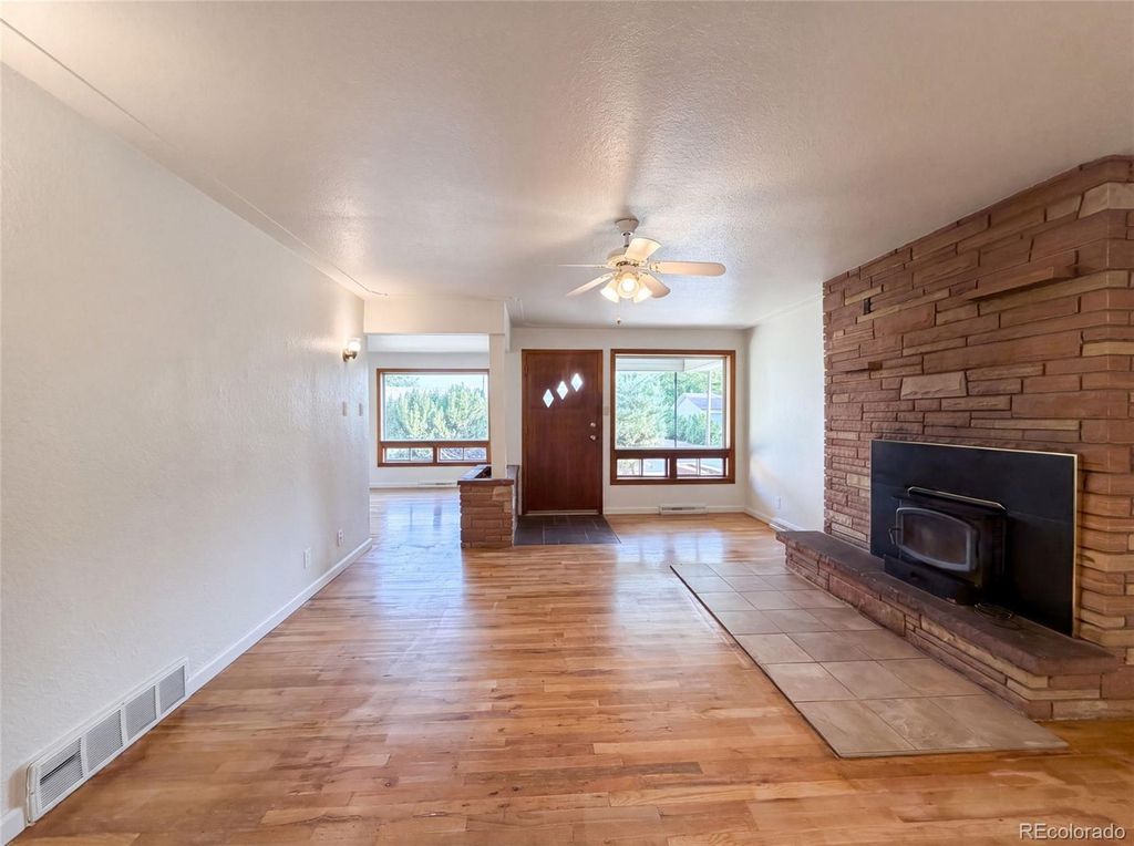 1535 W 15th Street