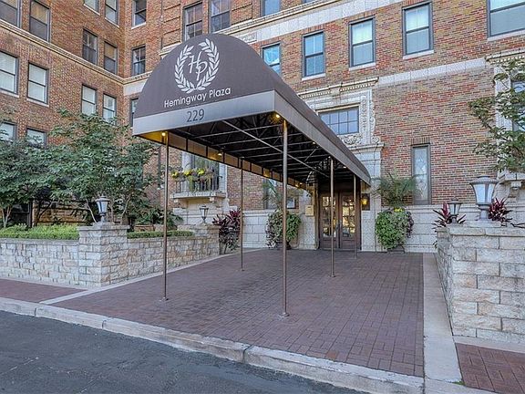 2nd image of 229 Ward Pkwy APT 704A