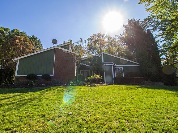 2nd image of 1640 Spruce Dr