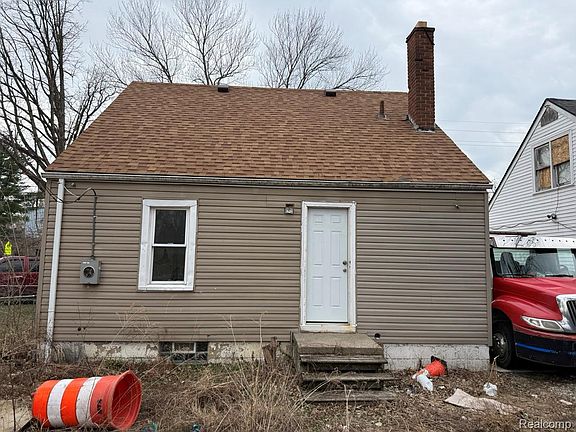 3rd image of 12864 Burt Rd