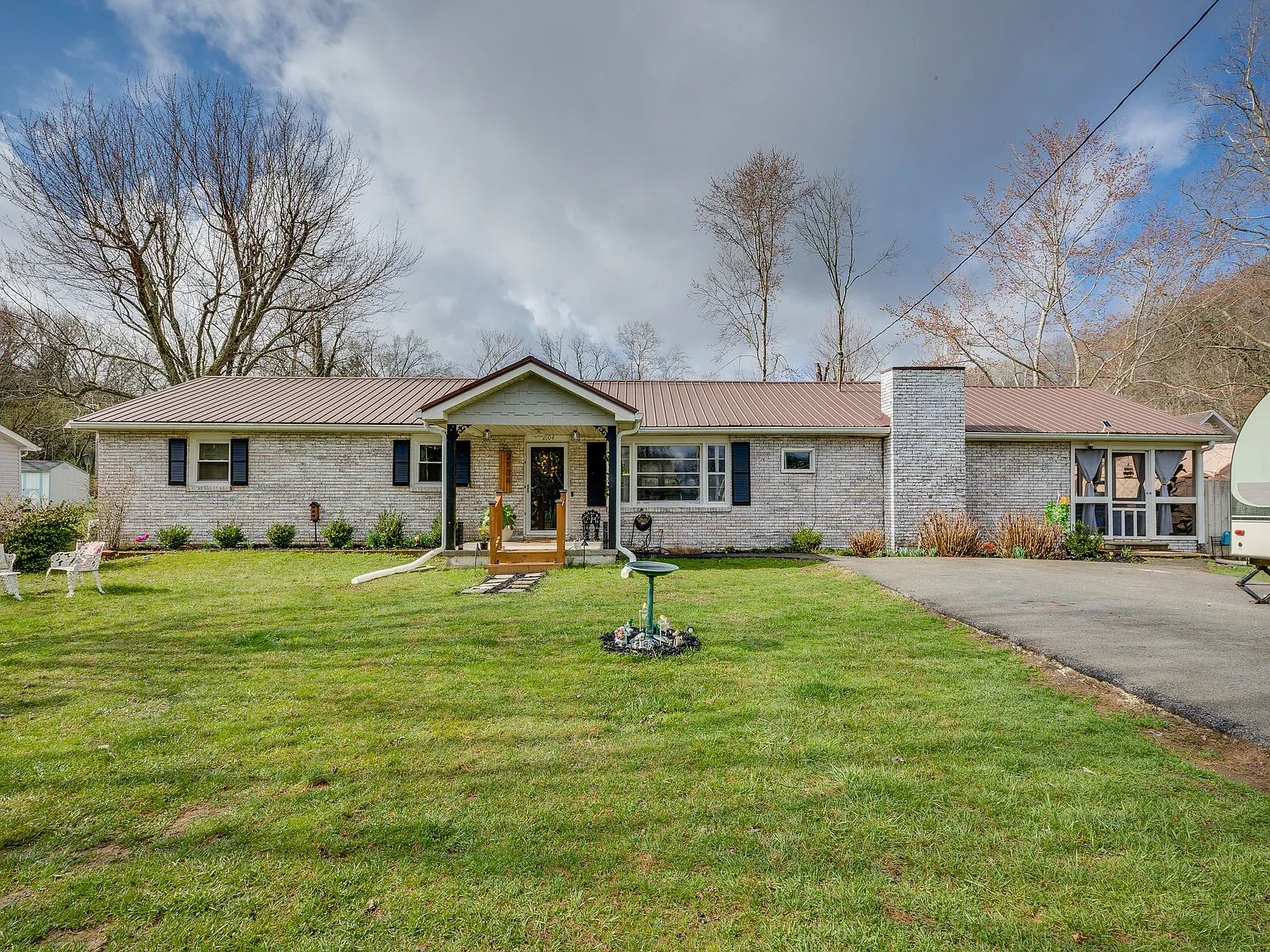 4 bed, 1850 sqft, $2,600 — Photo 1
