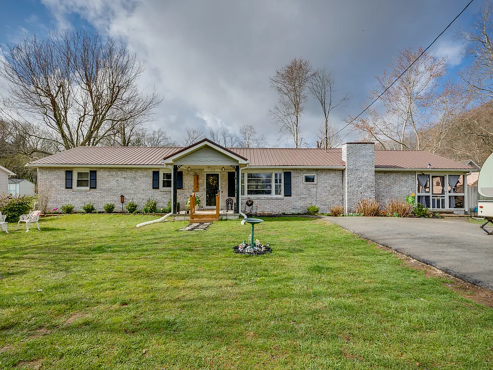 2104 Miller Ln