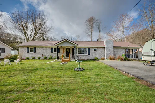 2104 Miller Ln Photo 1
