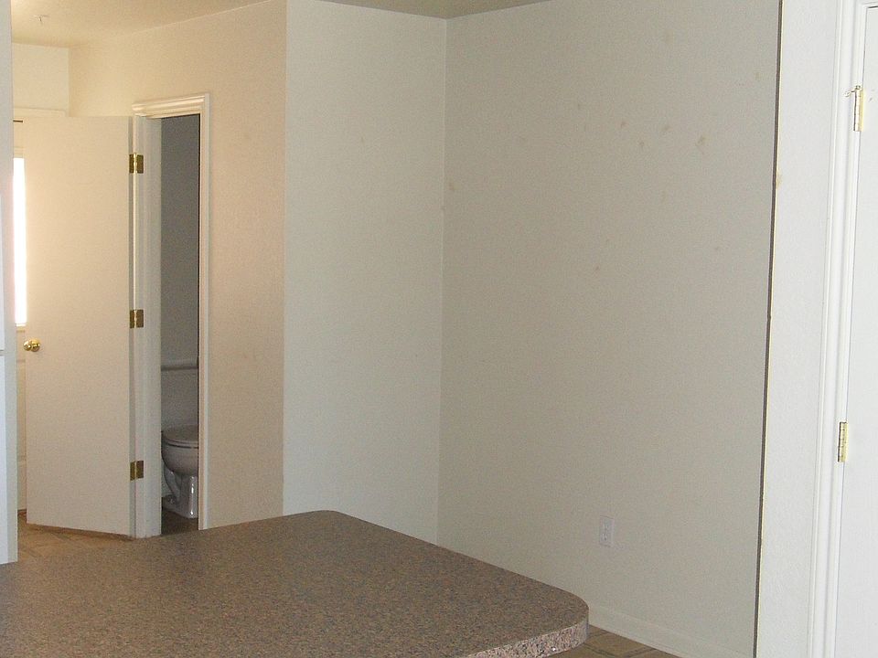 005_Dining Area & 12 Bath_09292022