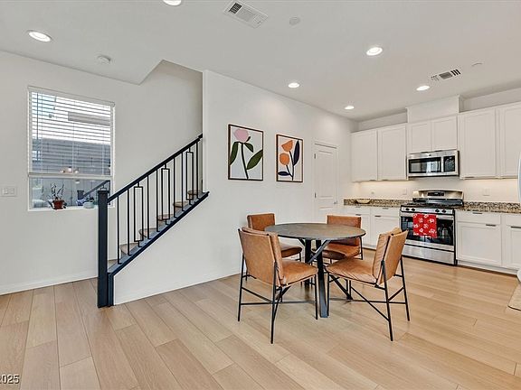 5th image of 655 Tranquil Jade St