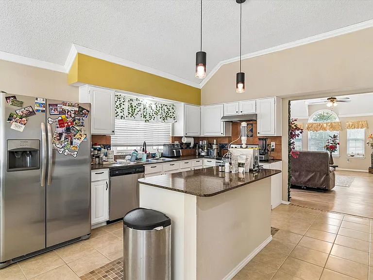 804 Clover Hill Ln — Photo 8