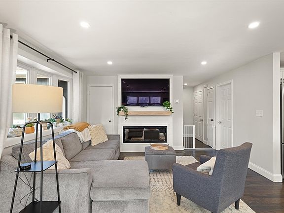 3rd image of 7 Manning Rd