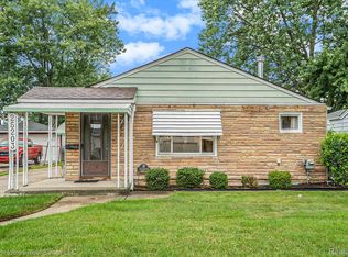 25203 Fern St, Roseville, MI 48066
