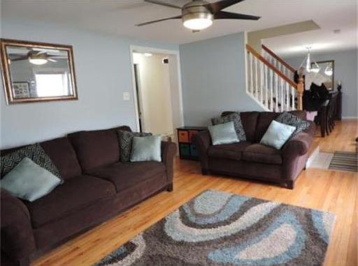 5th image of 415 Essex St
