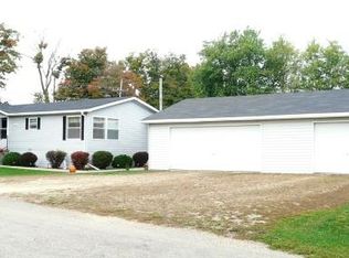 100 Elm St, Nora, IL 61059