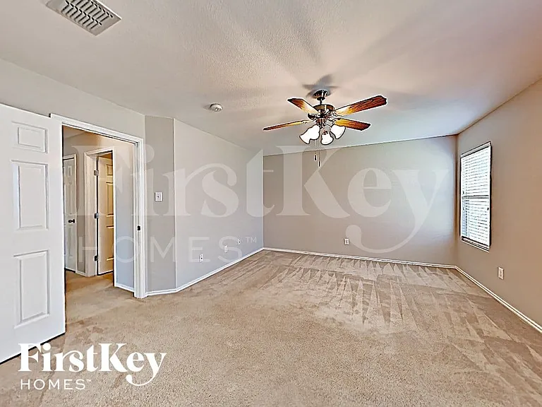 716 Wrigley Dr — Photo 8