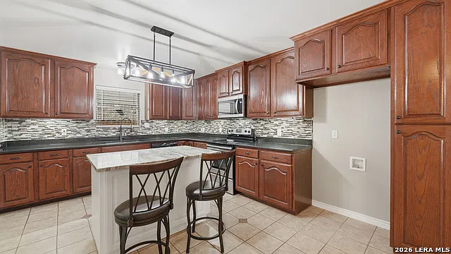 3 bed, 2.0 bath, 1628 sqft, $1,900 — Photo 4