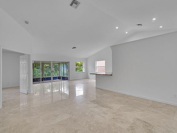 5th image of 5295 Grande Palm Circle