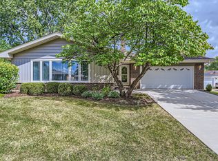 520 Merlin Dr, Schaumburg, IL 60193